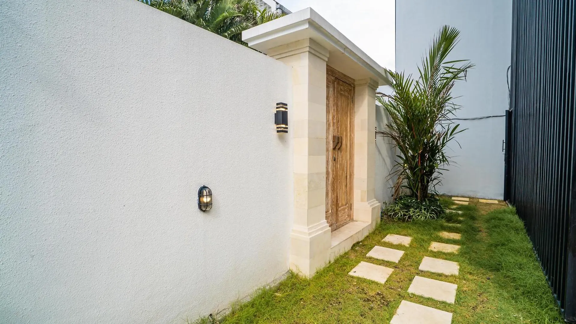 White Nights - 3Br Villa With Rooftop Near Canggu Indonesia