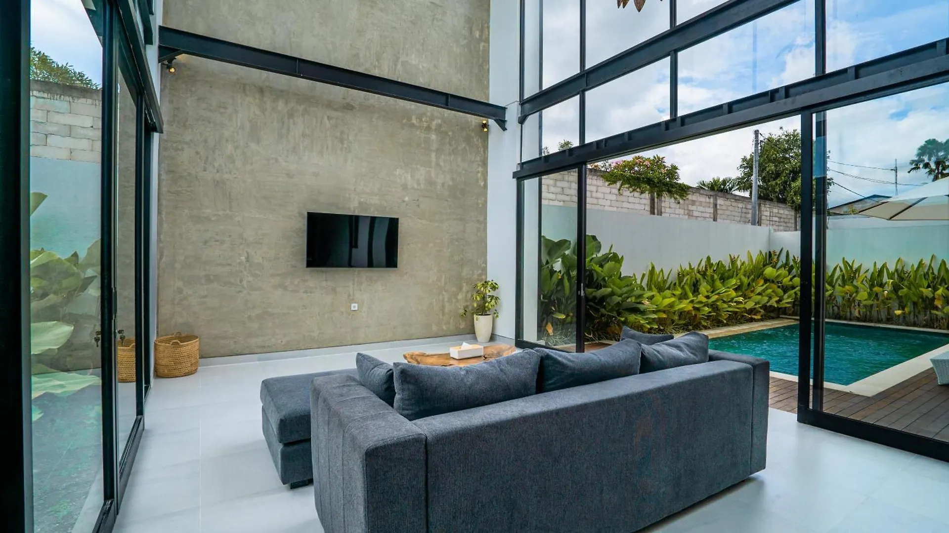 White Nights - 3Br Villa With Rooftop Near Canggu