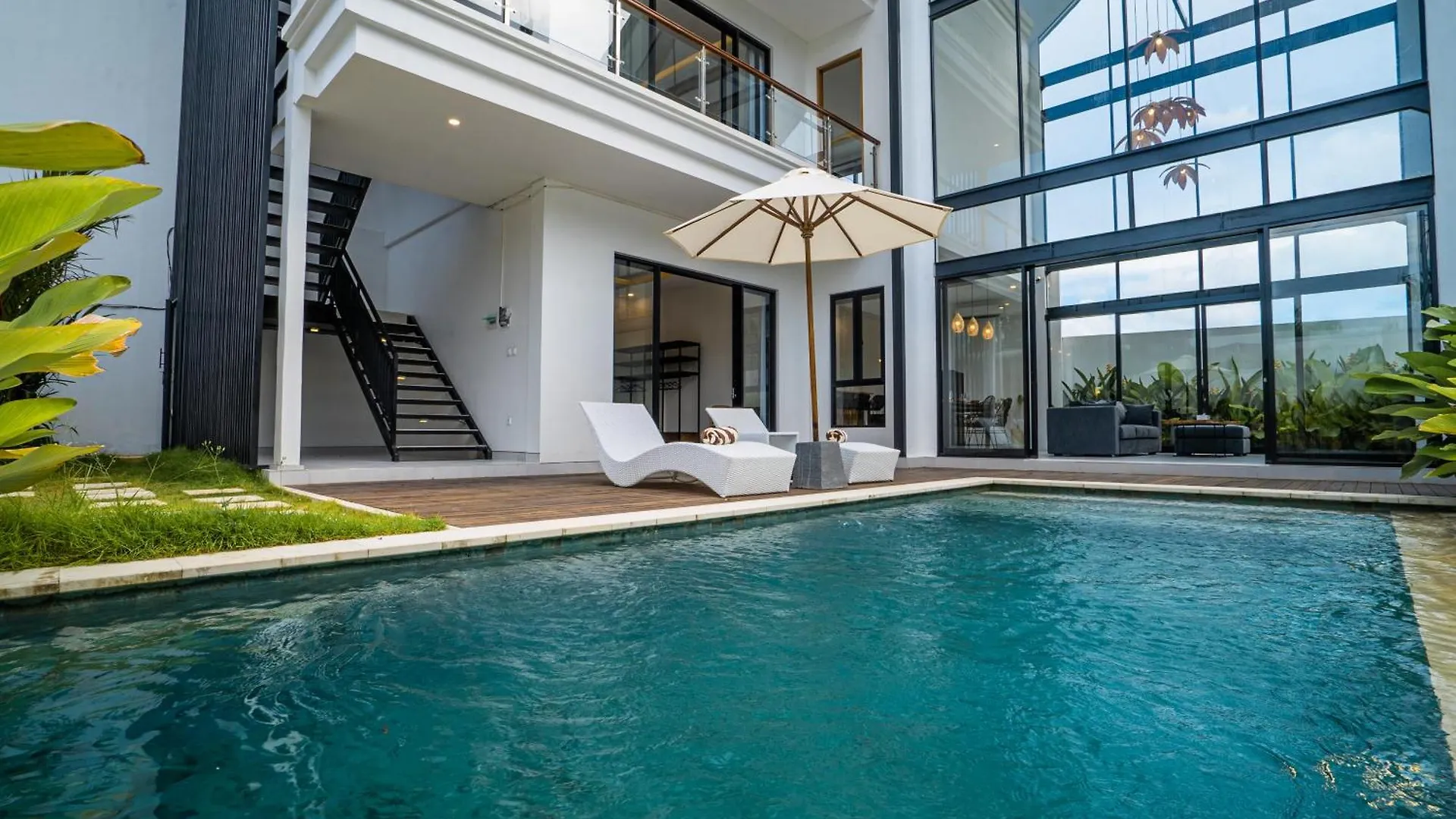 White Nights - 3Br Villa With Rooftop Near Canggu 0*,