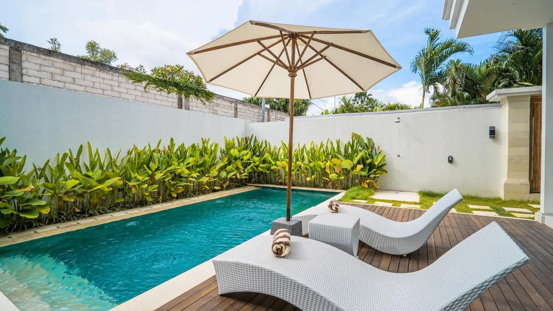 White Nights - 3Br Villa With Rooftop Near Canggu