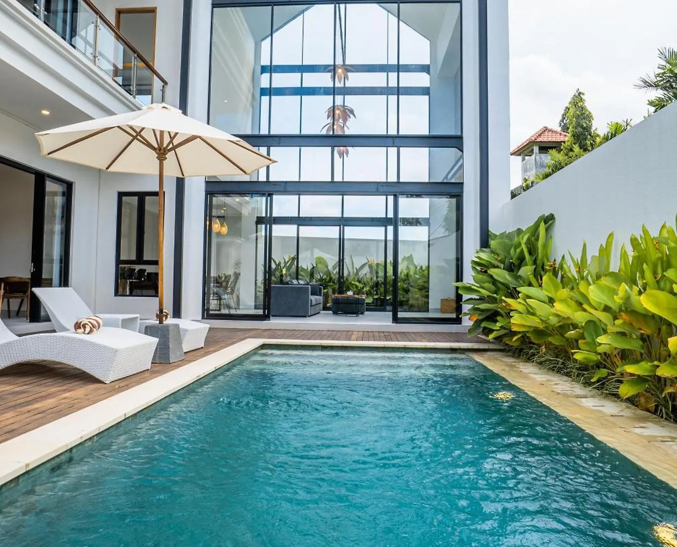 White Nights - 3Br Villa With Rooftop Near Canggu 0*,  Indonesië