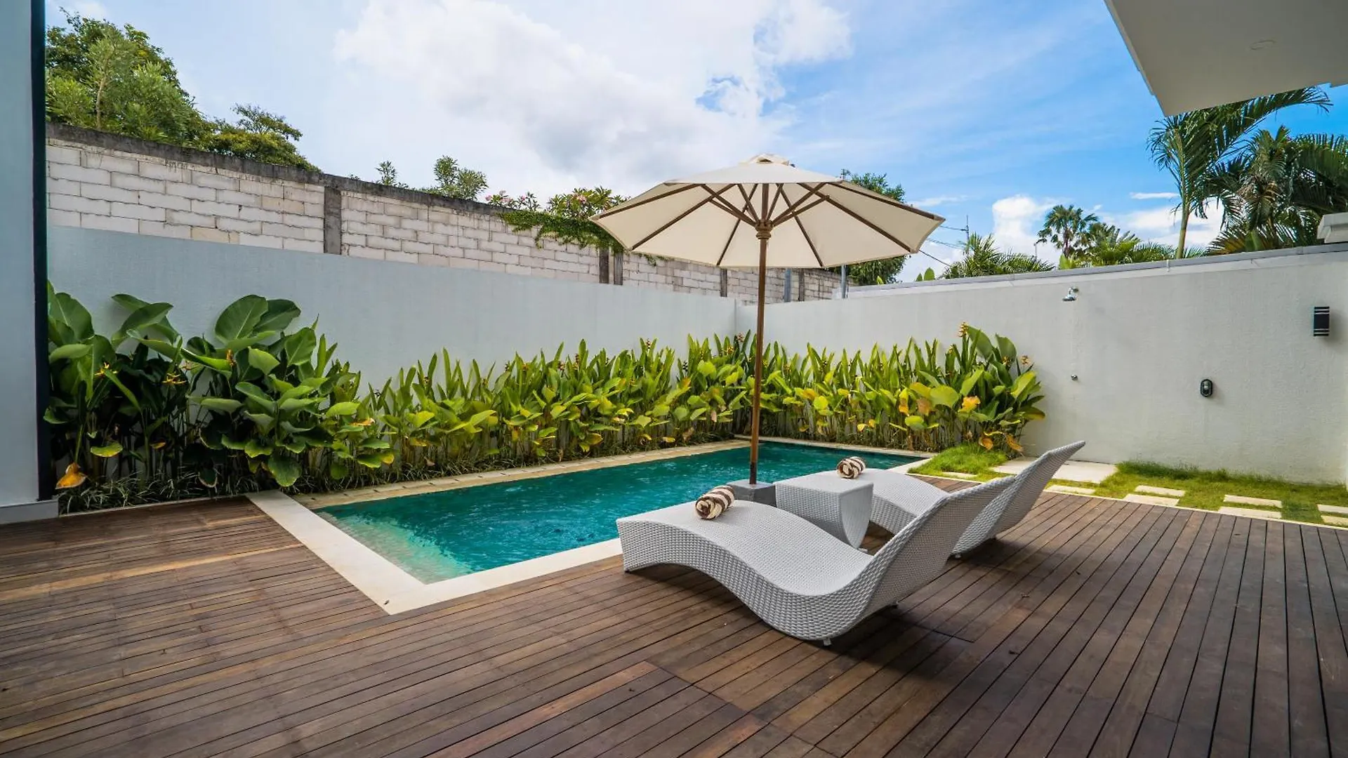 White Nights - 3Br Villa With Rooftop Near Canggu تْشانغو