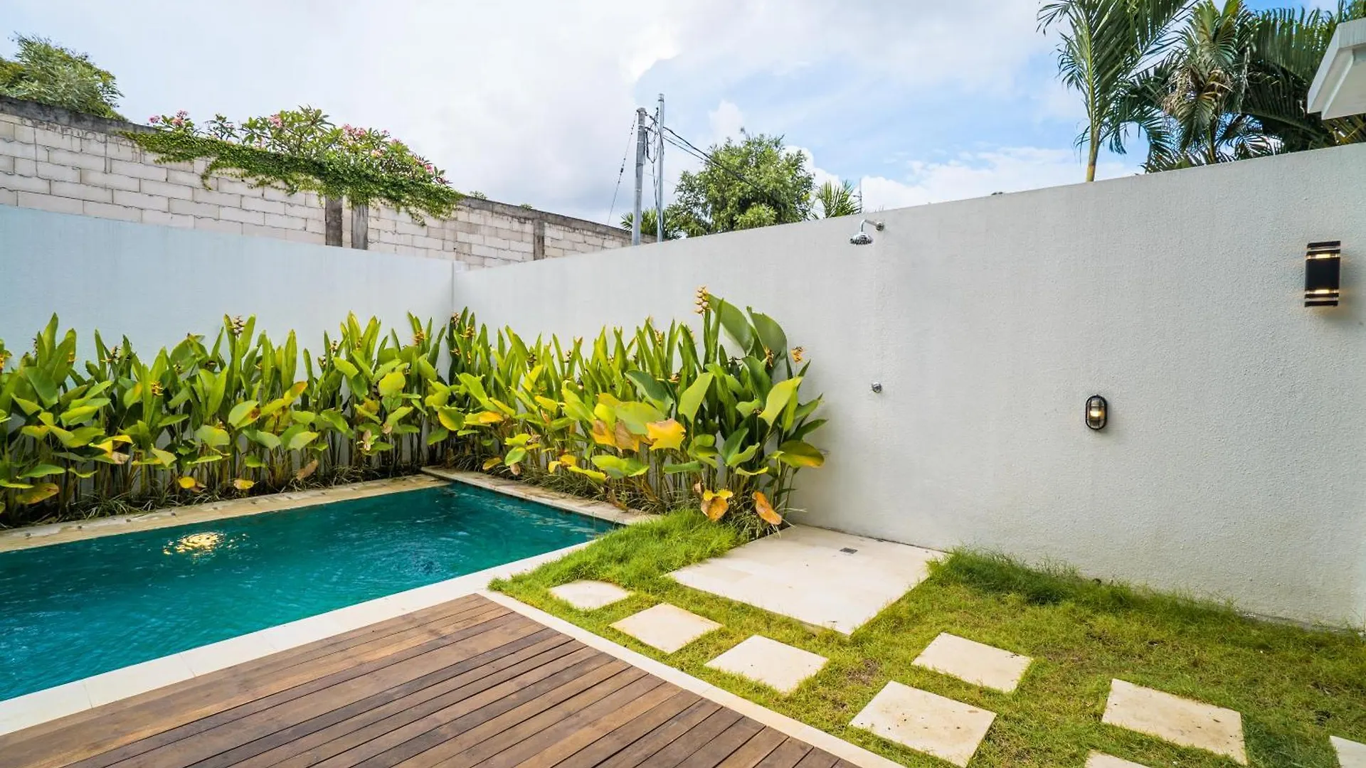 White Nights - 3Br Villa With Rooftop Near Canggu إندونيسيا