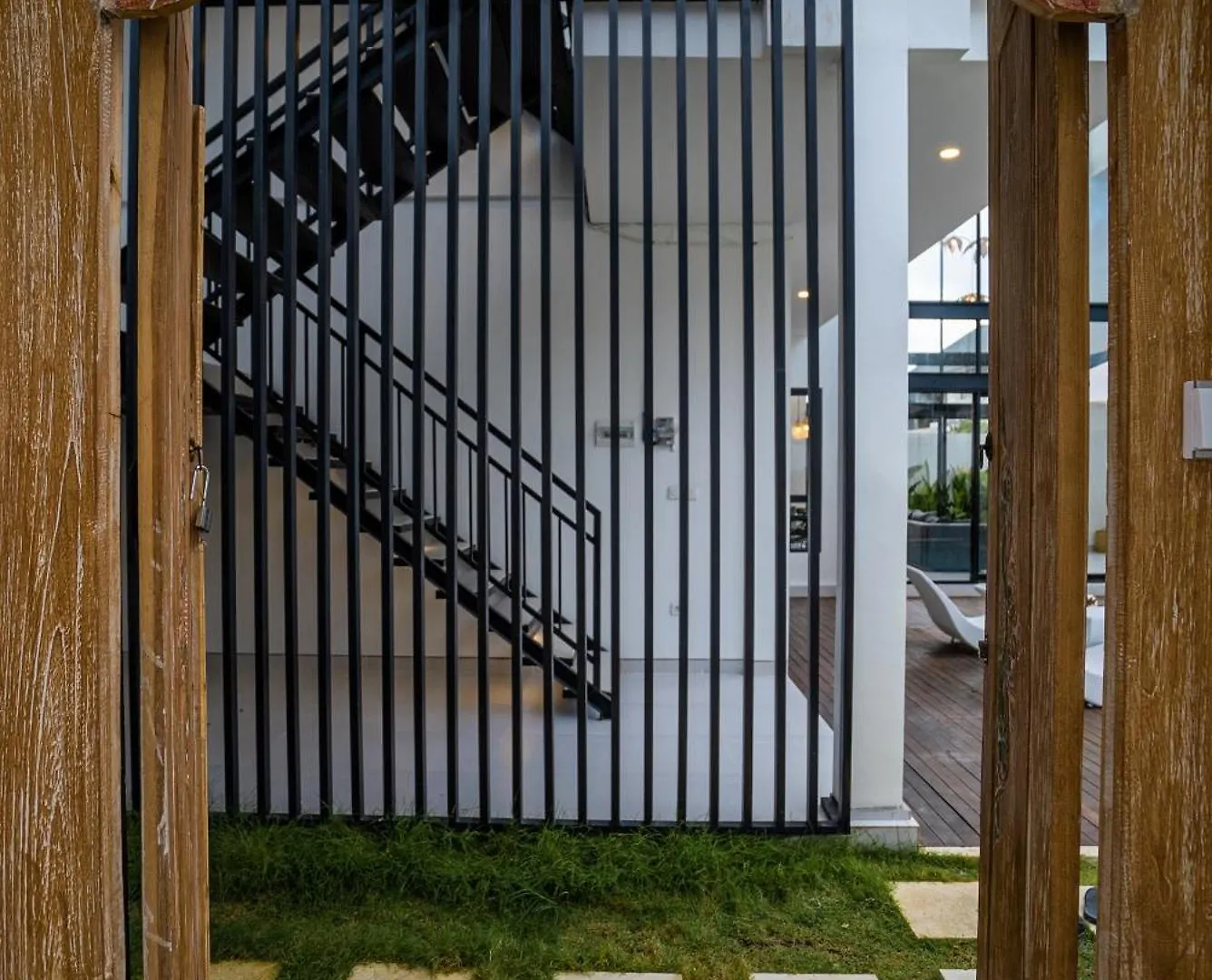 White Nights - 3Br Villa With Rooftop Near Canggu  تْشانغو