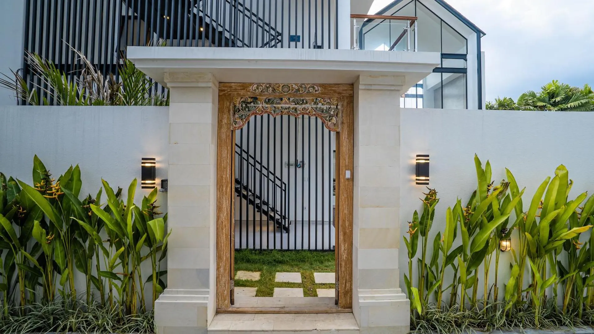 White Nights - 3Br Villa With Rooftop Near Canggu  تْشانغو