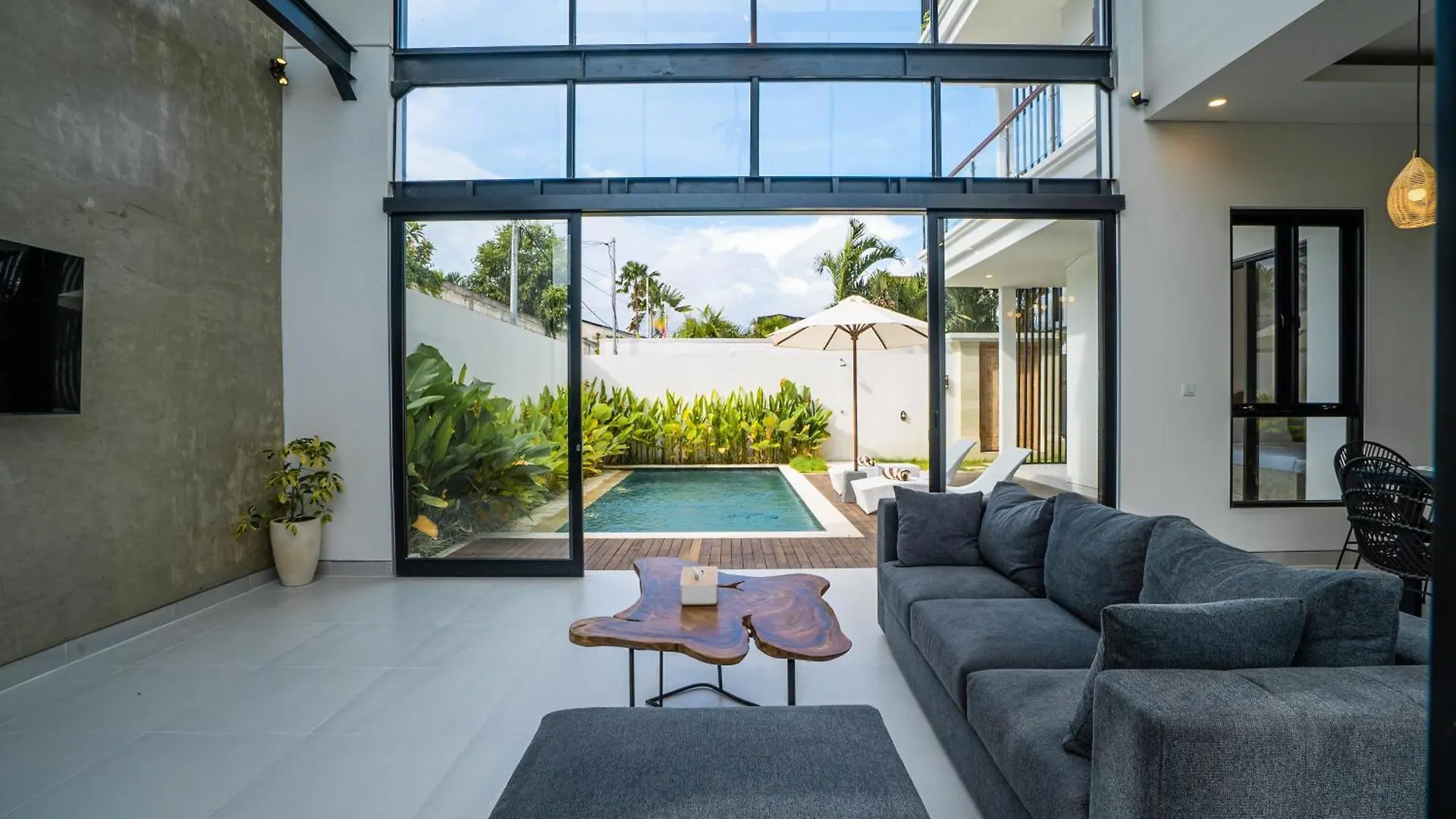 White Nights - 3Br Villa With Rooftop Near Canggu