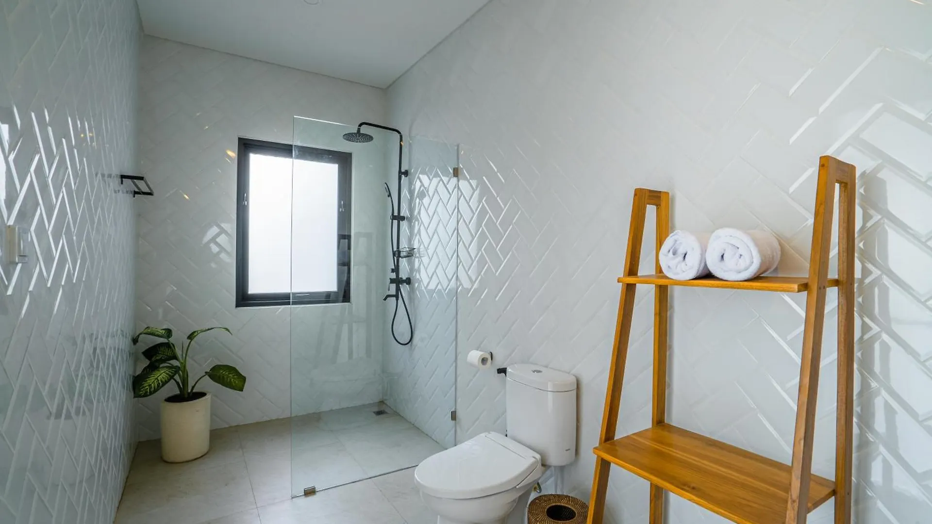White Nights - 3Br Villa With Rooftop Near Canggu