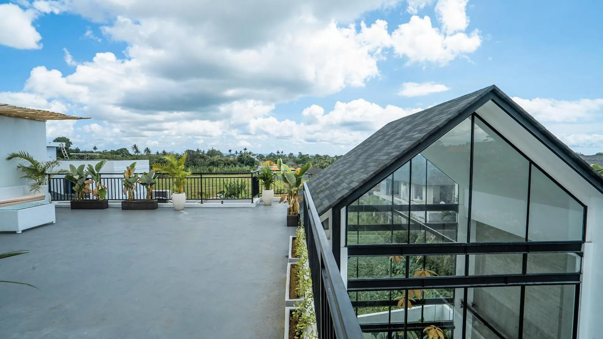 White Nights - 3Br Villa With Rooftop Near Canggu إندونيسيا