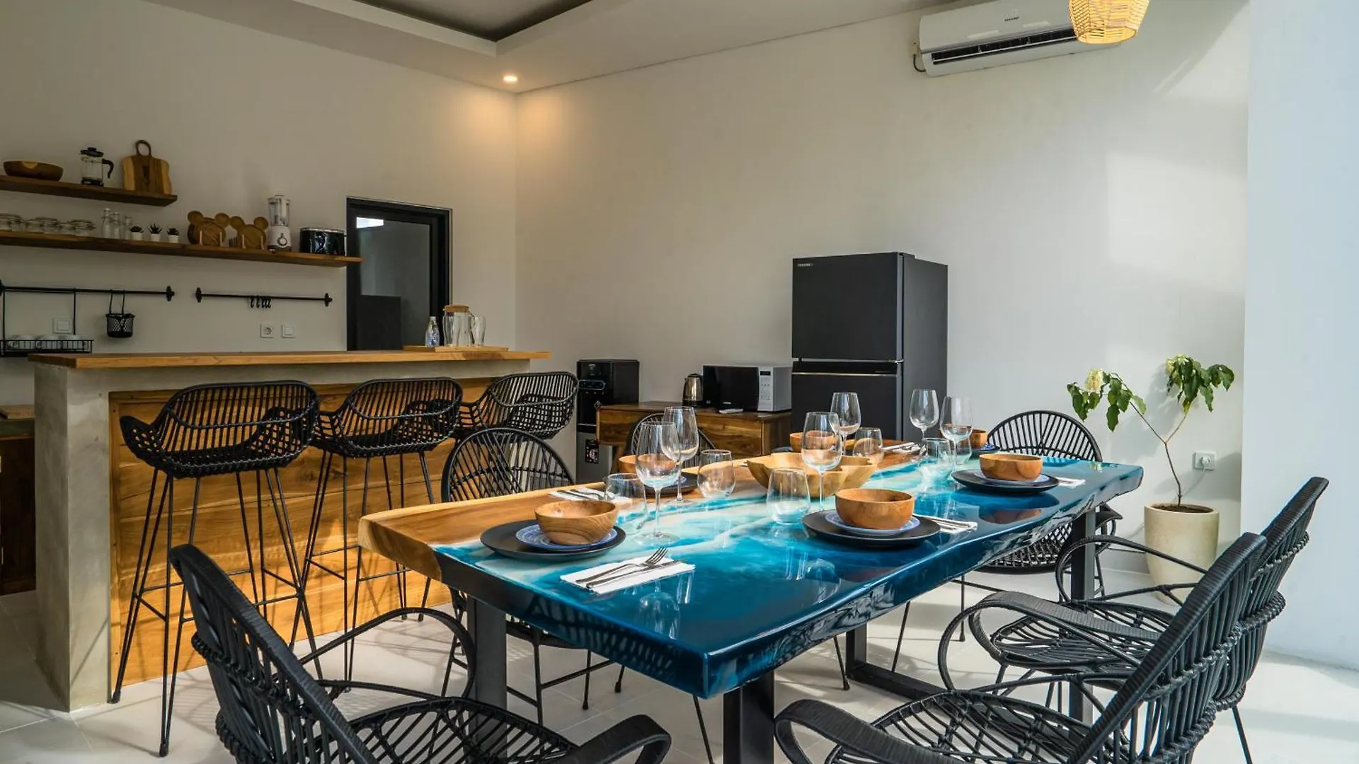 White Nights - 3Br Villa With Rooftop Near Canggu  تْشانغو